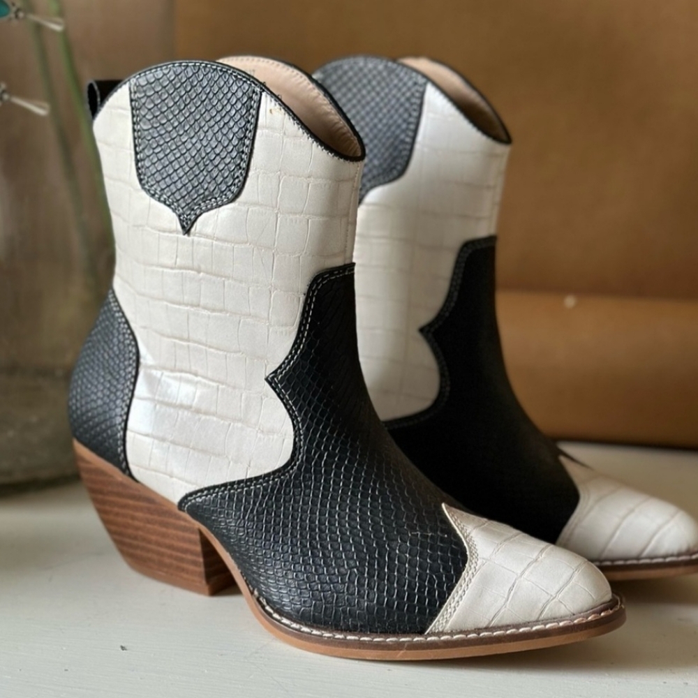 Black & White cowboy bootie